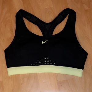 Nike sport-bh  - Helt ny sport-bh från nike. Storlek xs 