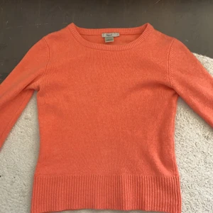 Stickad tröja perfekt till sommarkvällar - En stickad tröja från Filippa K