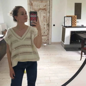  - Stickad väst från Zara. Knappt använd. Superfin och sommarvänlig!