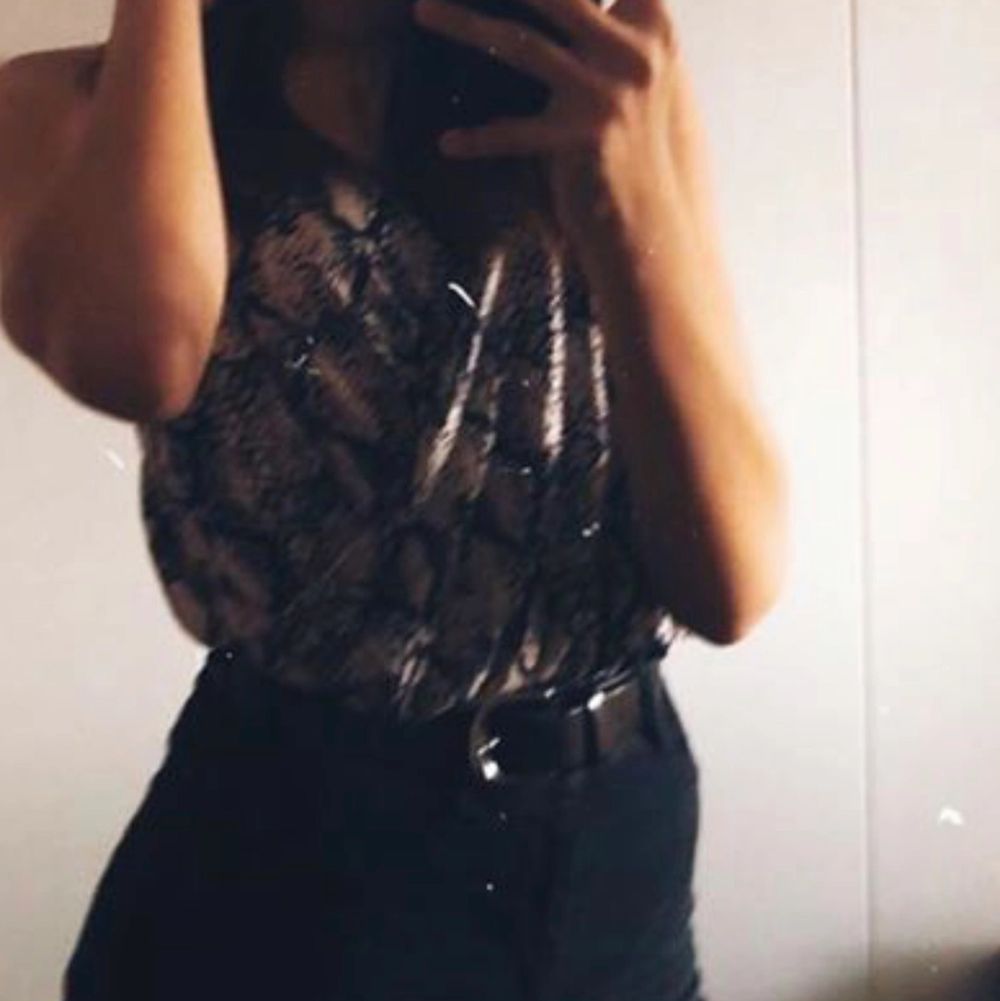 Bodysuit/ body från boohoo, använd endast 1 gång eftersom den inte kommit till användning. Storlek 36 och är köpt för cirka ett halv år sen 🌸🧚🏽♀️🎀🛍💕. Toppar.