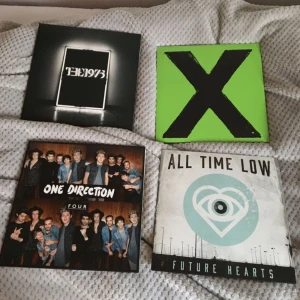LP-skivor - Ed Sheeran - X, 180kr SÅLD. The 1975 - The 1975, 150kr SÅLD. One Direction - Four, 150kr SÅLD. All Time Low - Future Hearts, 100kr. Knappt använda, perfekt skikt!