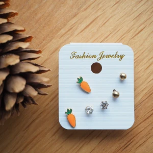  - nya örhängen (morot) 49kr/set 