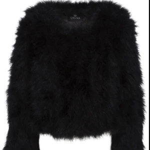  - Fjäderjacka från Miinto. Passar XS/S/M. Köpt för 900 kr. Hämtas upp i göteborg annars står köparen för frakt. 