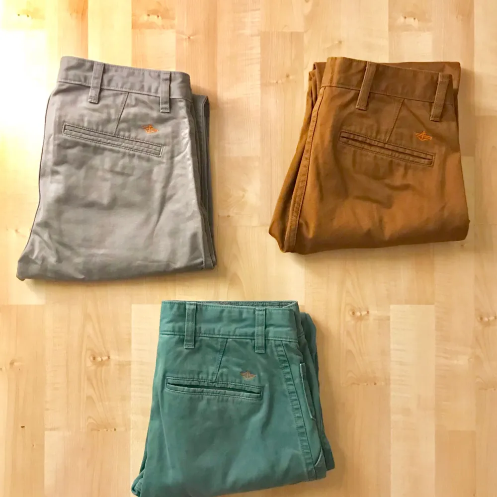 Quality Dockers chino pants for sale!  Three different colours ;  Light Olive Green, Pigment Dye Brown and Burma Grey  In new condition. Waist 29 x 32in Original price : 999 kr a piece  Selling for 250kr a piece   . Jeans & Byxor.