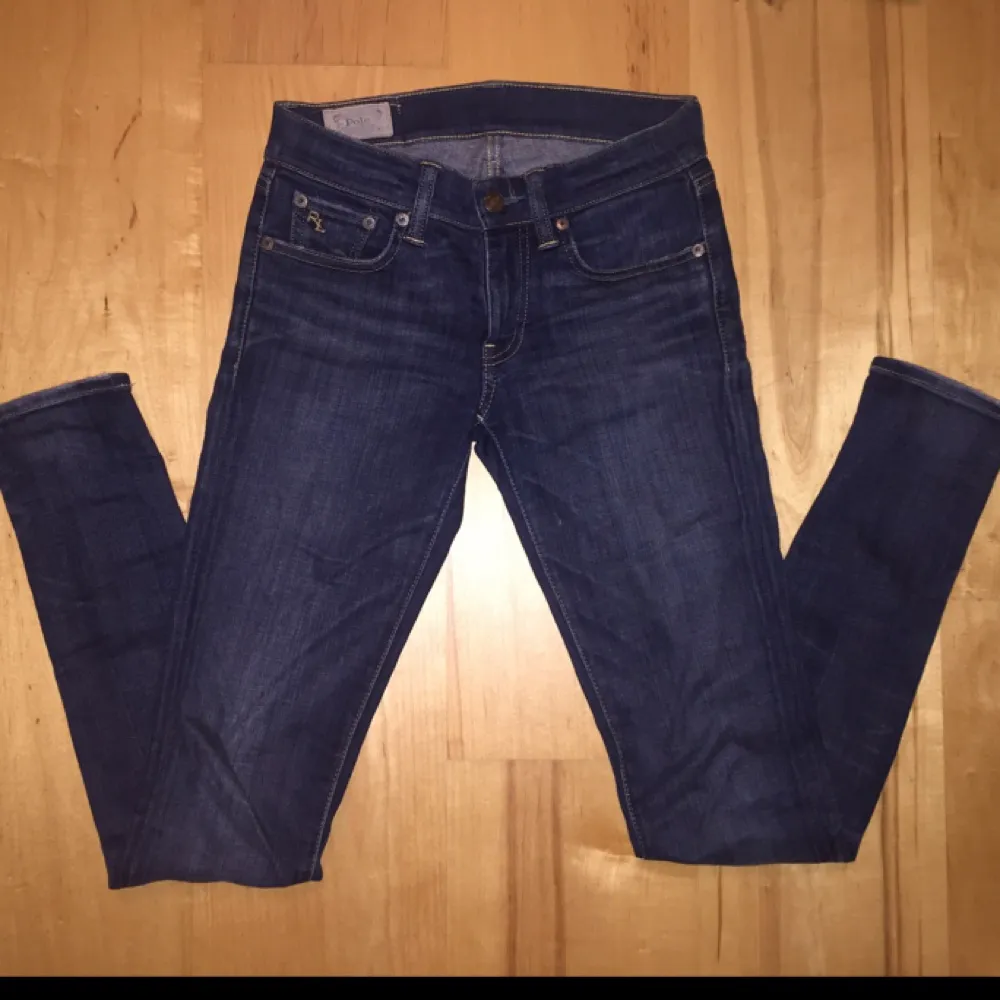 Fina och sparsamt använda blåjeans från Ralph Lauren. Low waist men väldigt sköna och mycket stretch . Jeans & Byxor.