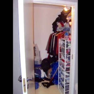  - Stor garderobsrensning av kläder och ytterkläder osv.. skriv vid frågor 