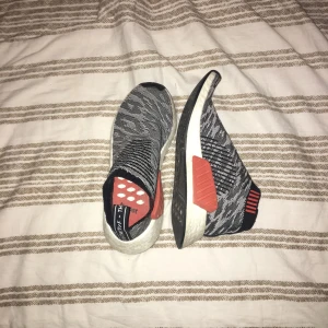  - Skor från Adidas, använda Max 10 ggr under sommaren. I toppenskick, med andra ord.