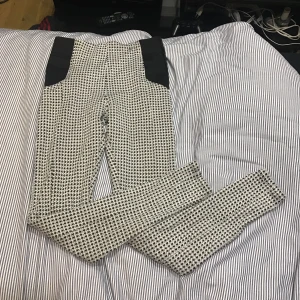  - lite tjockare "tights" från river island, använda fåtal gånger!