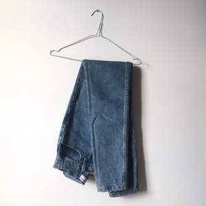 AMERICAN APPERAL höga jeans!!! Använda endast 1-2gånger. Säljes plus frakt!!