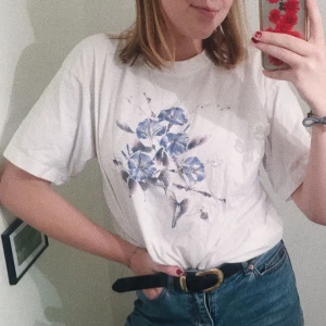  - JÄTTEsnygg t-shirt med tryck, köpt vintage!! 