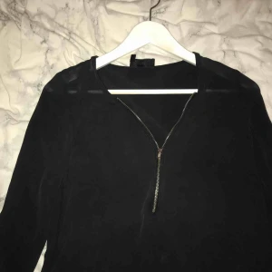  - Snygg blus. Nypris 1000kr 😱🤎