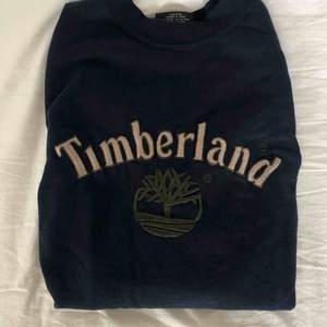 Min superfina Timberland tröja!! Super mysig och passar perfekt till ett par ljusa jeans🦋🦋 Kan mötas i Uppsala eller frakta!✨✨