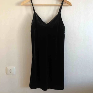  - Svart sammet. Oanvänd.