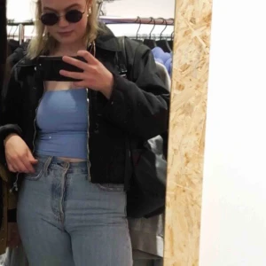  - Diffust vilken storlek. Passar mig som är S men har korta ärmar.