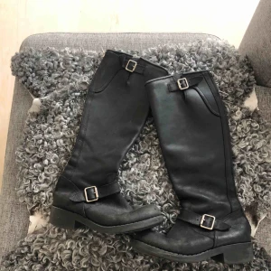 Johnny Bulls - Johnny Bulls, passar storlek 37-38 då jag har 38 i skostorlek! Köparen står för frakt!📦 ordinarie pris 2099kr 