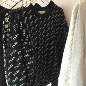  - Populär Zara tröja, skulle säga strl S 😍