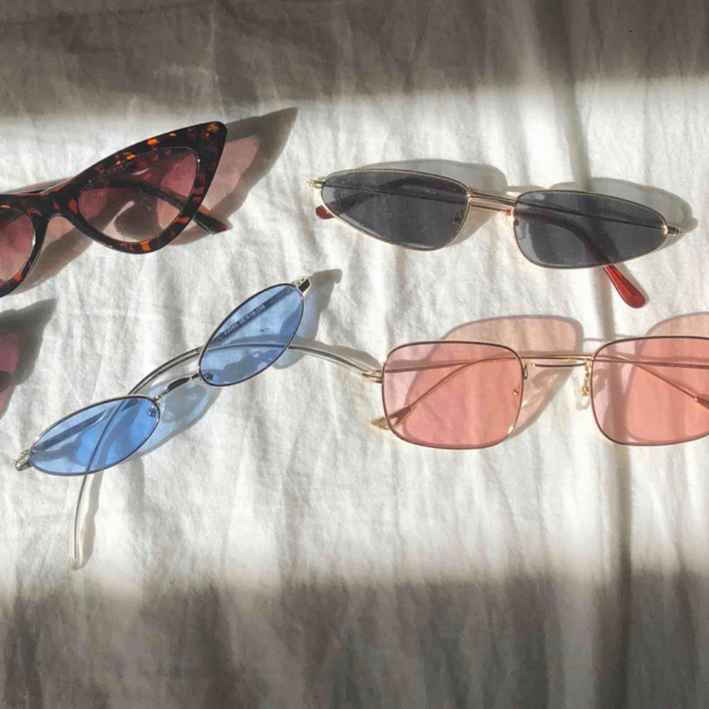 Olika solglasögon köpta i somras . 50kr /st eller alla för 200 🥰  (de svarta , bruna blåa & rosa  är sålda ! ). Accessoarer.