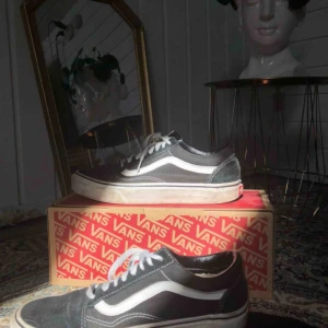  - Fina vans köpta förra året och i bra skick !✨🛹 Lite smutsiga men går att tvätta bort 🧼