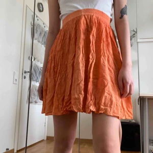  - Jättesöt kjol köpt här på Plick. Somrig och fin. Pris inklusive frakt 🧡