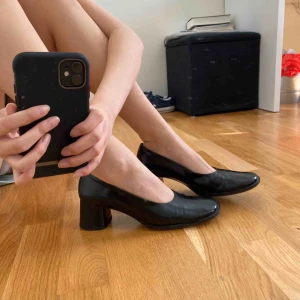  - KENZO vintage klackar! Storlek 36 men stora så passar bättre på någon med 37 (3.5). Vet ej om äkta därav priset💥pris inklusive frakt!