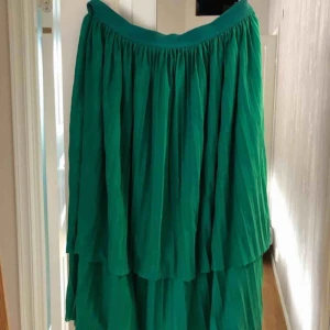  - Plisserad kjol Mycket bra skick Sparat vatten: ca 1700 liter Sparat CO2: ca 2,2 kg