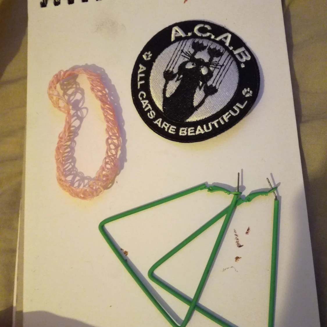 Chokee, tygmärke o örhängen