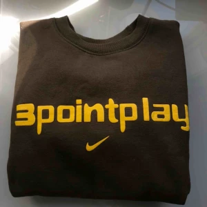  - Unik Nike tröja i nyskick 🦋 Fraktas för 63 kr eller möts upp i Falun💙 