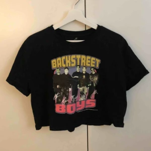  - En magtröja från hm som jag inte riktigt vet storleken på men antar att det är S💕