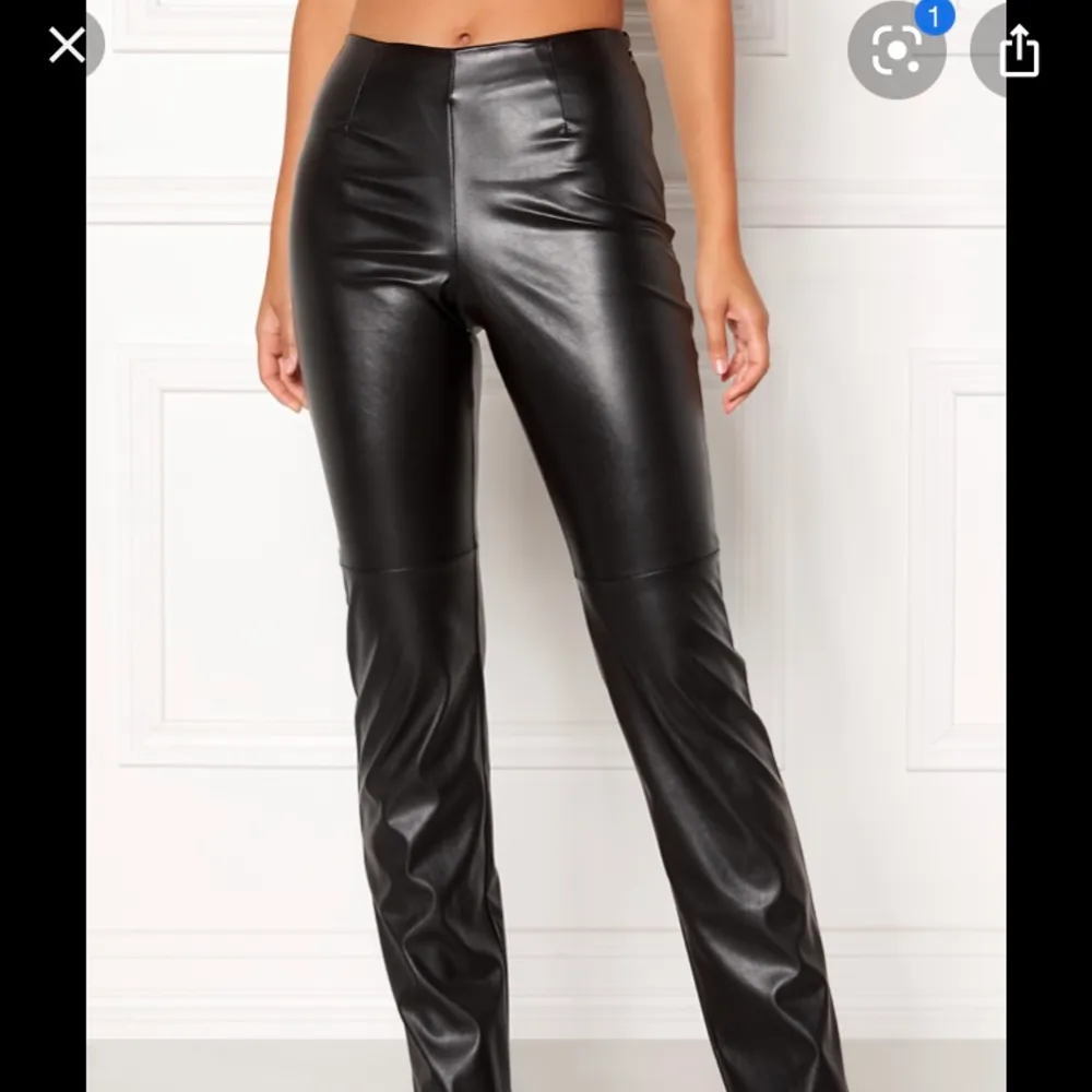 Ett par så sköna och LÅNGA Leather leggings från bubbelrooms kollektion med Molly rustas. Finns ej kvar. Så sköna och använda någon enstaka gång! Så fin design med raka ben. . Jeans & Byxor.