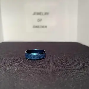 Säljer denna blåa ring