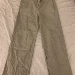 Vida COS chinos - Visa COS chinos i storlek 46, motsvarar 30/30. Inga flaws 