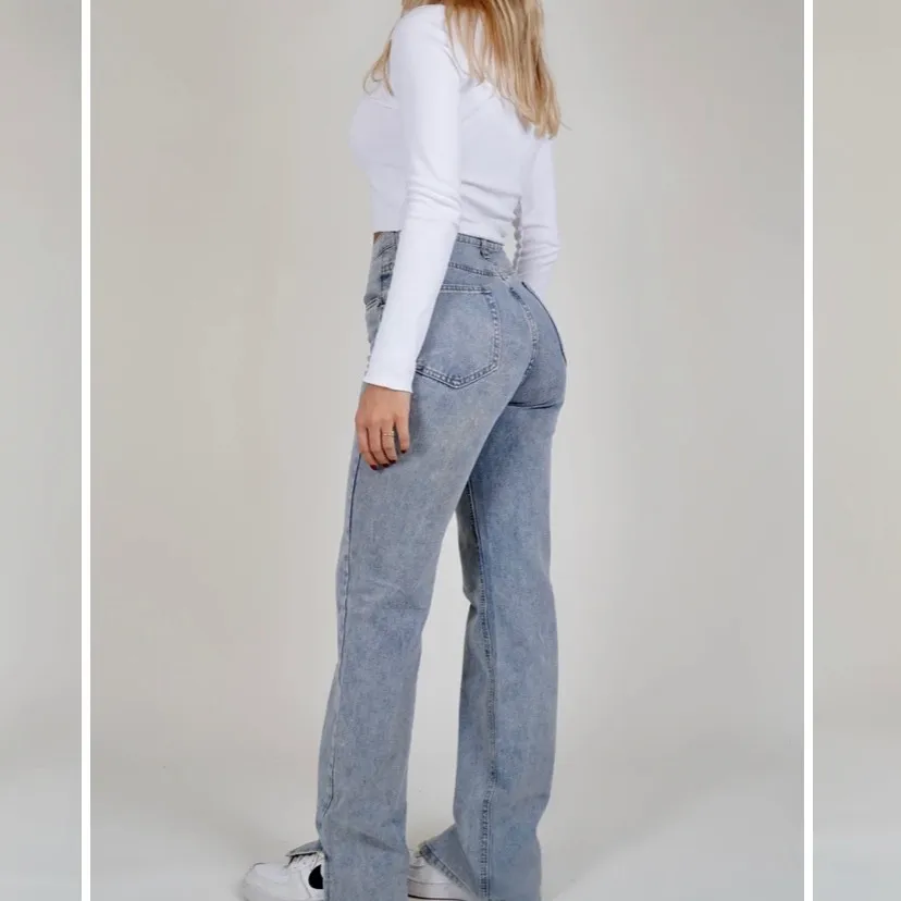 Ljusblåa jeans med slits från Venderby’s i nyskick. Aldrig använda och har prislappen kvar. Nypris 700kr ink frakten, skulle säga att dom är lite små i modellen. Jeans & Byxor.