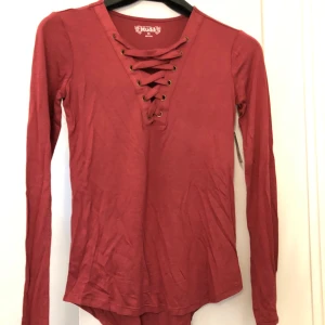 Långärmad tröja  - Helt ny tröja i strl xs 