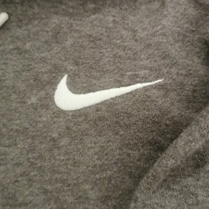 Nike hoodie - Avklippt nike hoodie med lång krage ⚡pris kan diskuteras. Betalar halva frakten :) 
