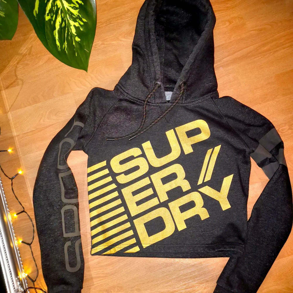 SuperDry Sport warm jumper. Very good condition. Black with golden letters. Size XS, S. . Tröjor & Koftor.