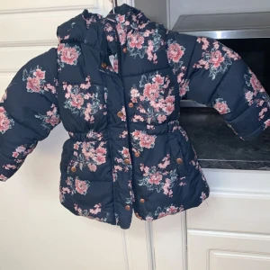 Vinterjacka  - Vinterjacka i fint skick 