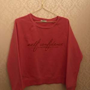 A warm pink sweater, in great condition, have only been used twice. It’s from New Yorker in the size small, a little bit cropped and cozy. 