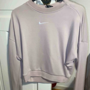  - Nike träningströja, fint skick sparsamt använd :) 