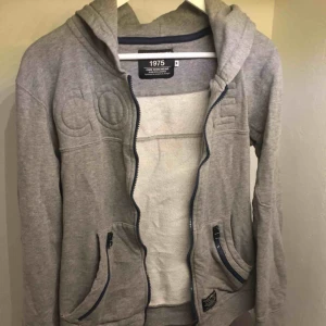  - Så cool huvtröja från Jack&Jones. Skriv för frågor eller mer bilder :)