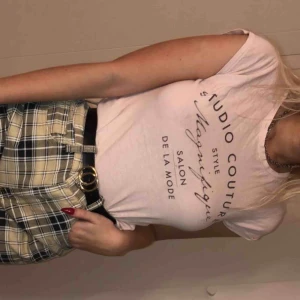  - Vanligt t-shirt säljer pågrund av att jag rensar min garderob 