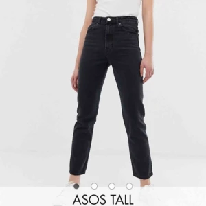  - Ett par snygga jeans från asos. Helt nya, prislappen är kvar. Dom är från avdelningen tall. Säljer dom för dom är för små för mig. Köparen står för frakten 