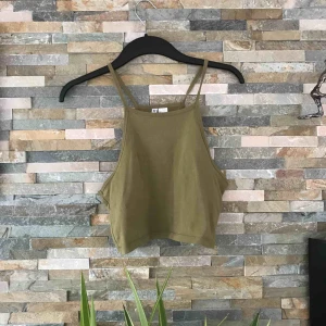  - Söt grön topp. Betalning sker via swish, köpare står för frakt💕