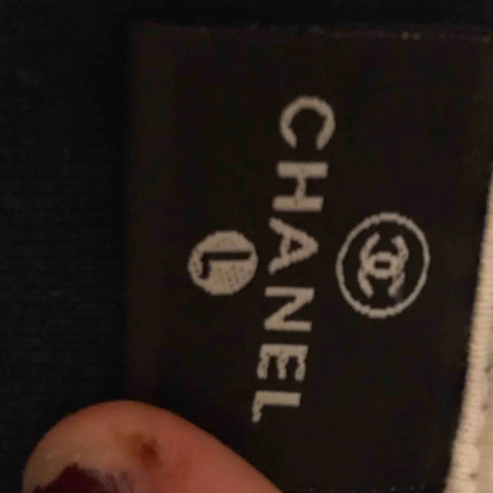 Super snygg Chanel tröja. Köparen står för frakten💕. Toppar.