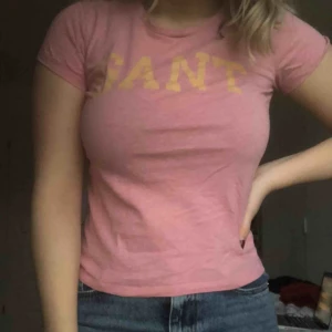  - T-shirt från Gant. Köpare står för frakt ❣️