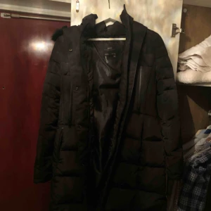  - Superfin varm vinterjacka i stl M, dock liten i storleken så sitter som en 36a. 