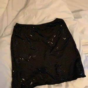  - Tajt paljettkjol, perfekt till jul o nyårs fest🖤