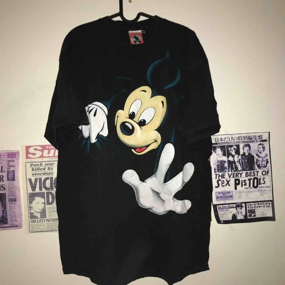 vintage mickey mouse tee size XL. T-shirts.