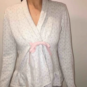  - Knappt använd Odd Molly kofta, storlek 40  Material: 100% bomull