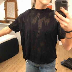  - Cool t-shirt från samsoe samsoe med genomskinliga delar!!  Köparen står för frakt 