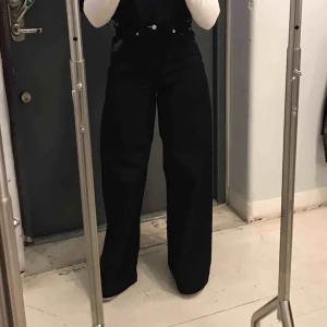  - Supersnygga byxor från Weekday, passar ej längre. nypris 500 kr